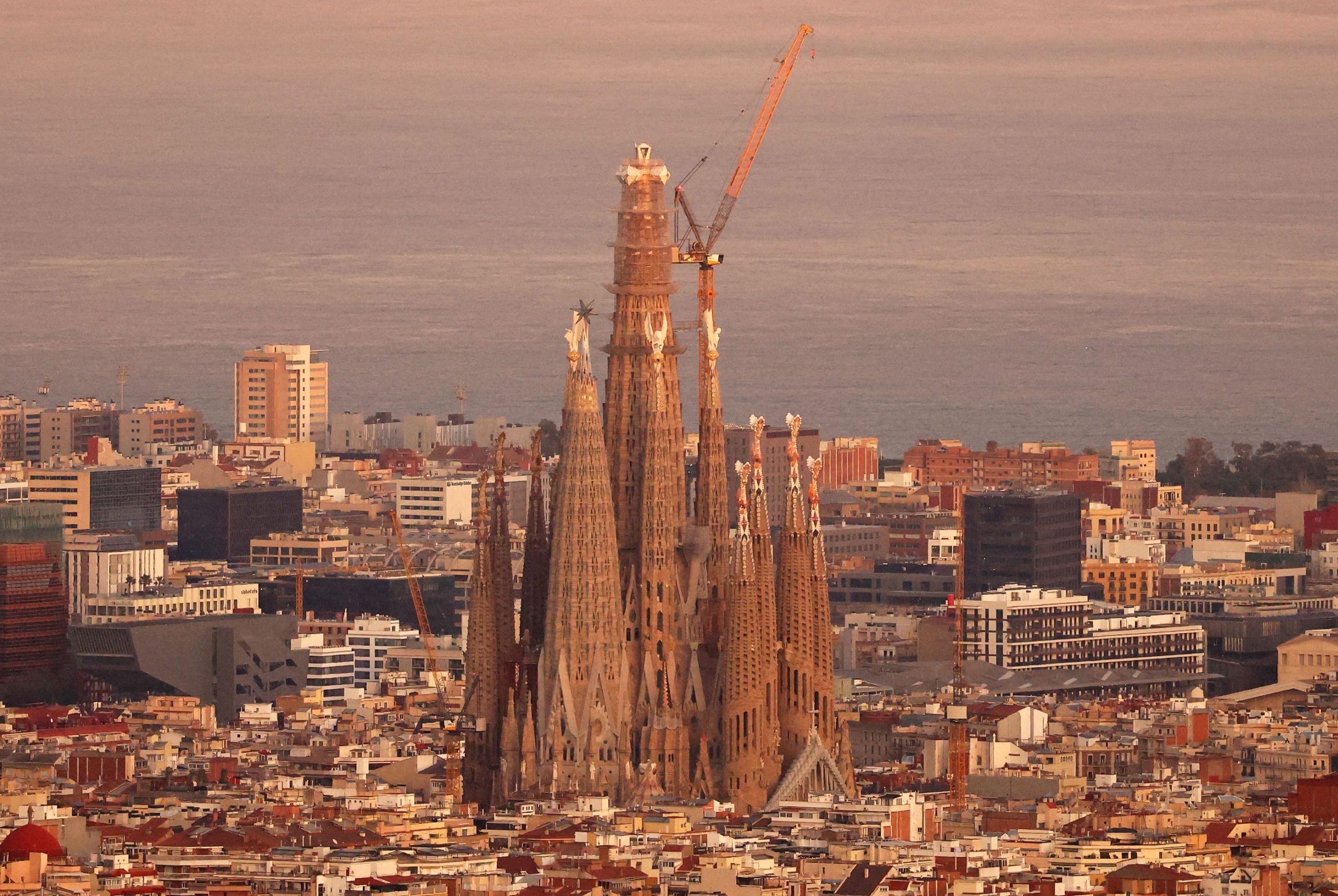 Elérte végső magasságát a barcelonai Sagrada Família.