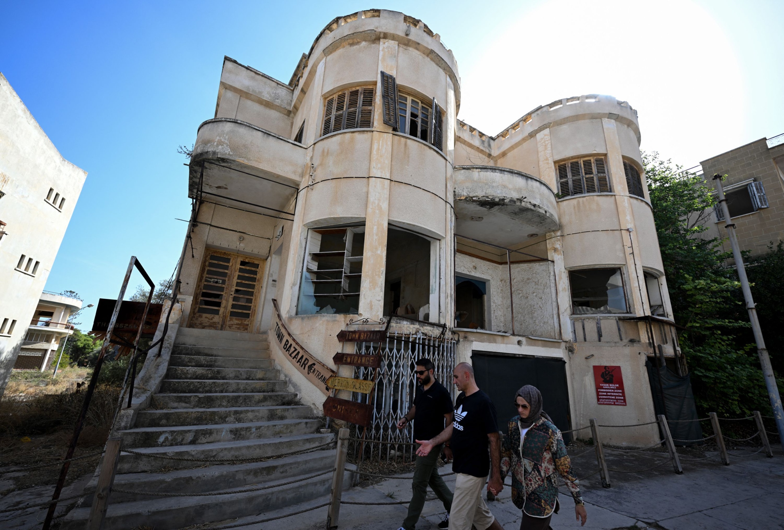 Varosha Európa legnagyobb szellemvárosa.