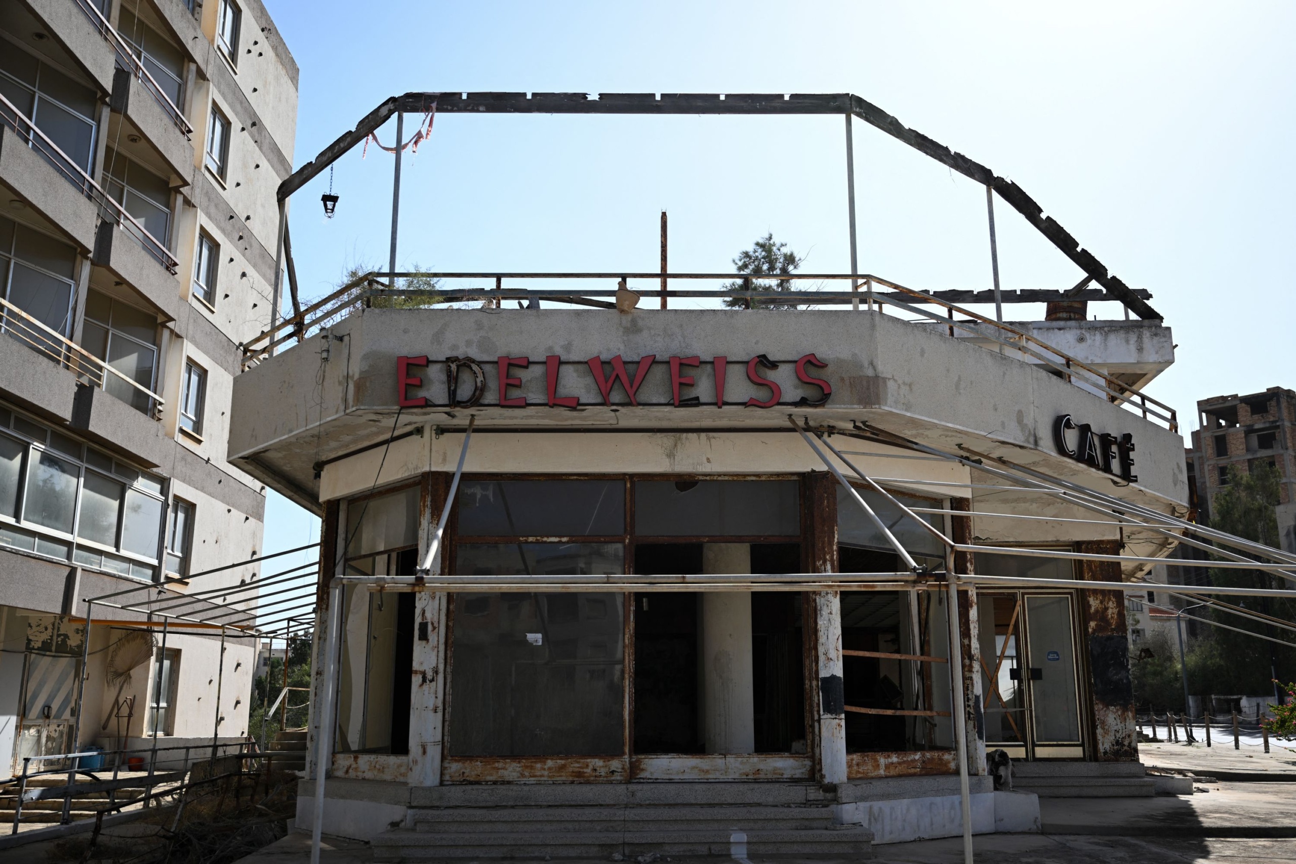 Varosha Európa legnagyobb szellemvárosa.