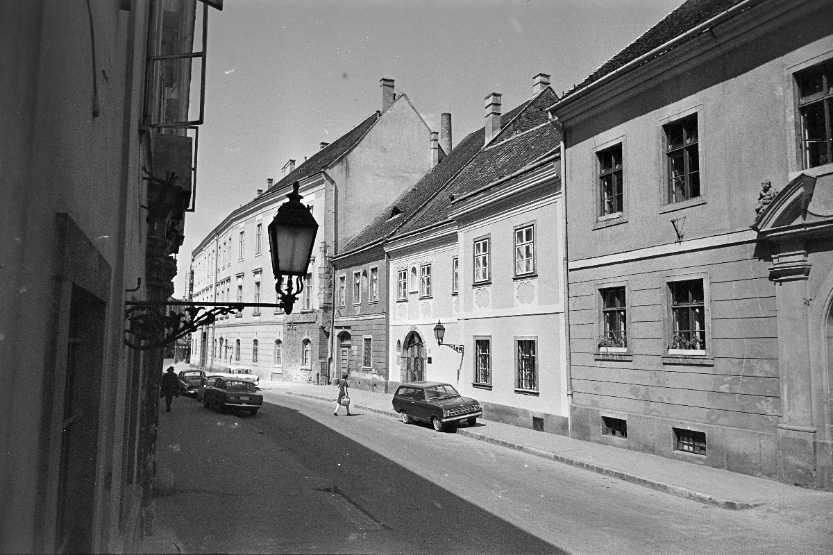 A budai Úri utca látképe