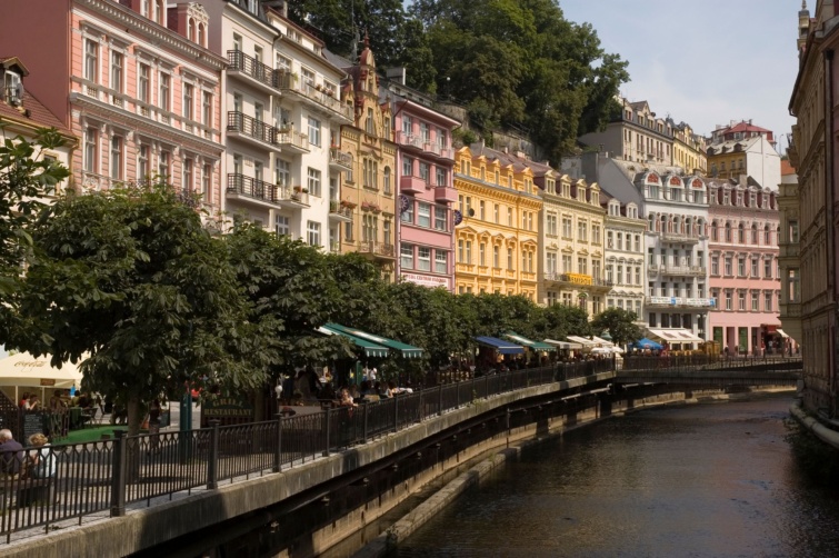 karlovy vary2 - Startlap Utazás Karlovy Vary pasztellszínű házai.
