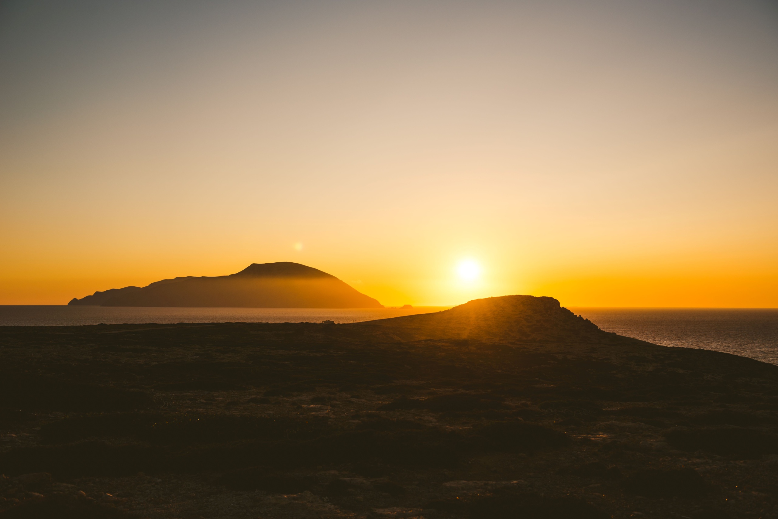 Naplemente a tengerparton.