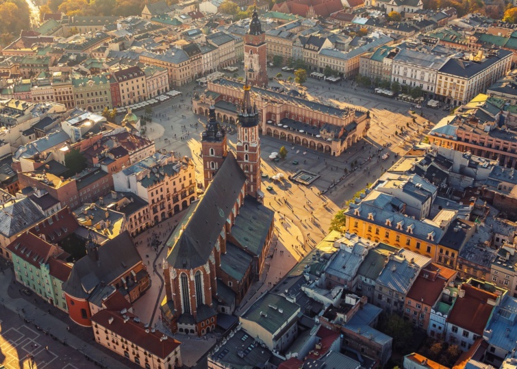 krakko1 - Startlap Utazás Légifelvétel Krakkó főteréről.