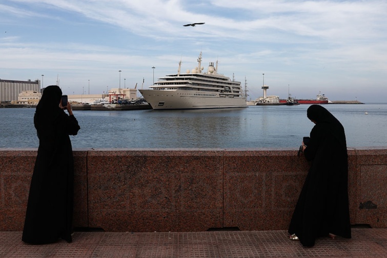 Egy hatalmas luxus-óceánjáró