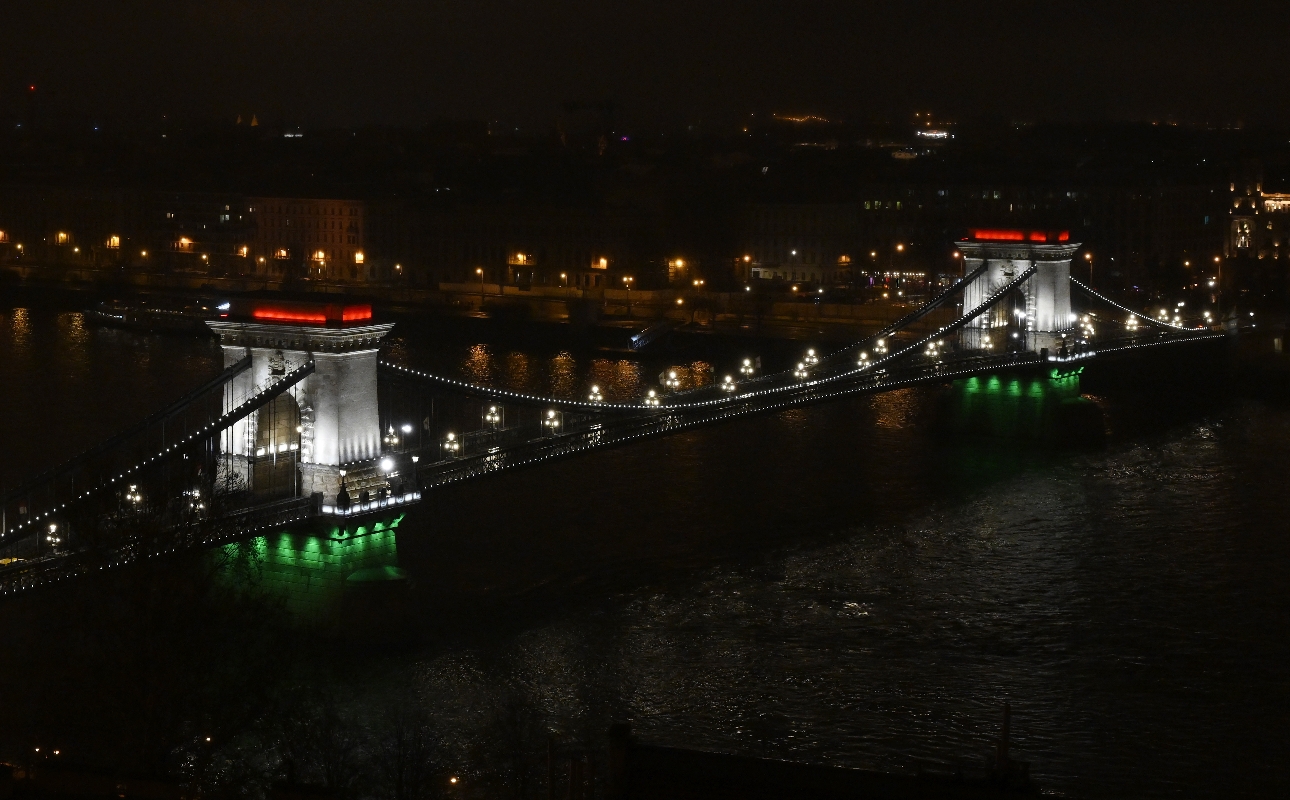 Lánchíd ünnepi díszben