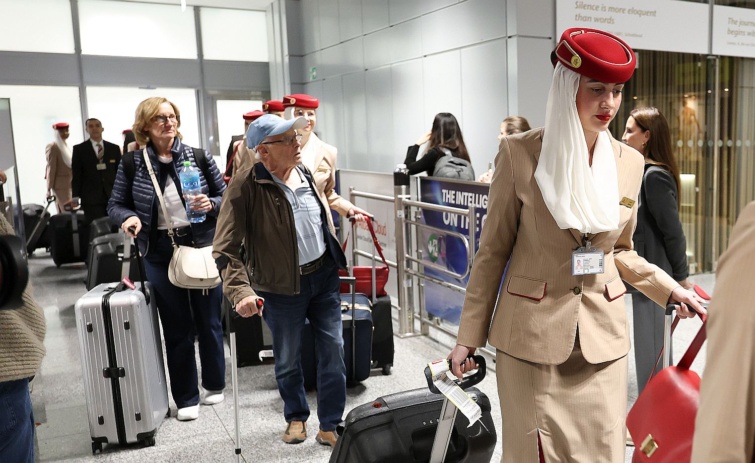 Repülőtéri utasok.