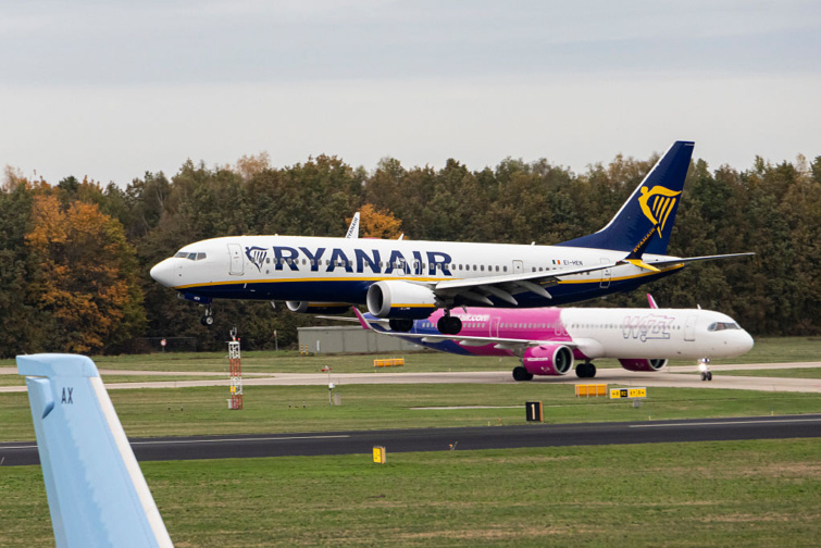 A Ryanair és a Wizz Air gépei Eidnhowenben