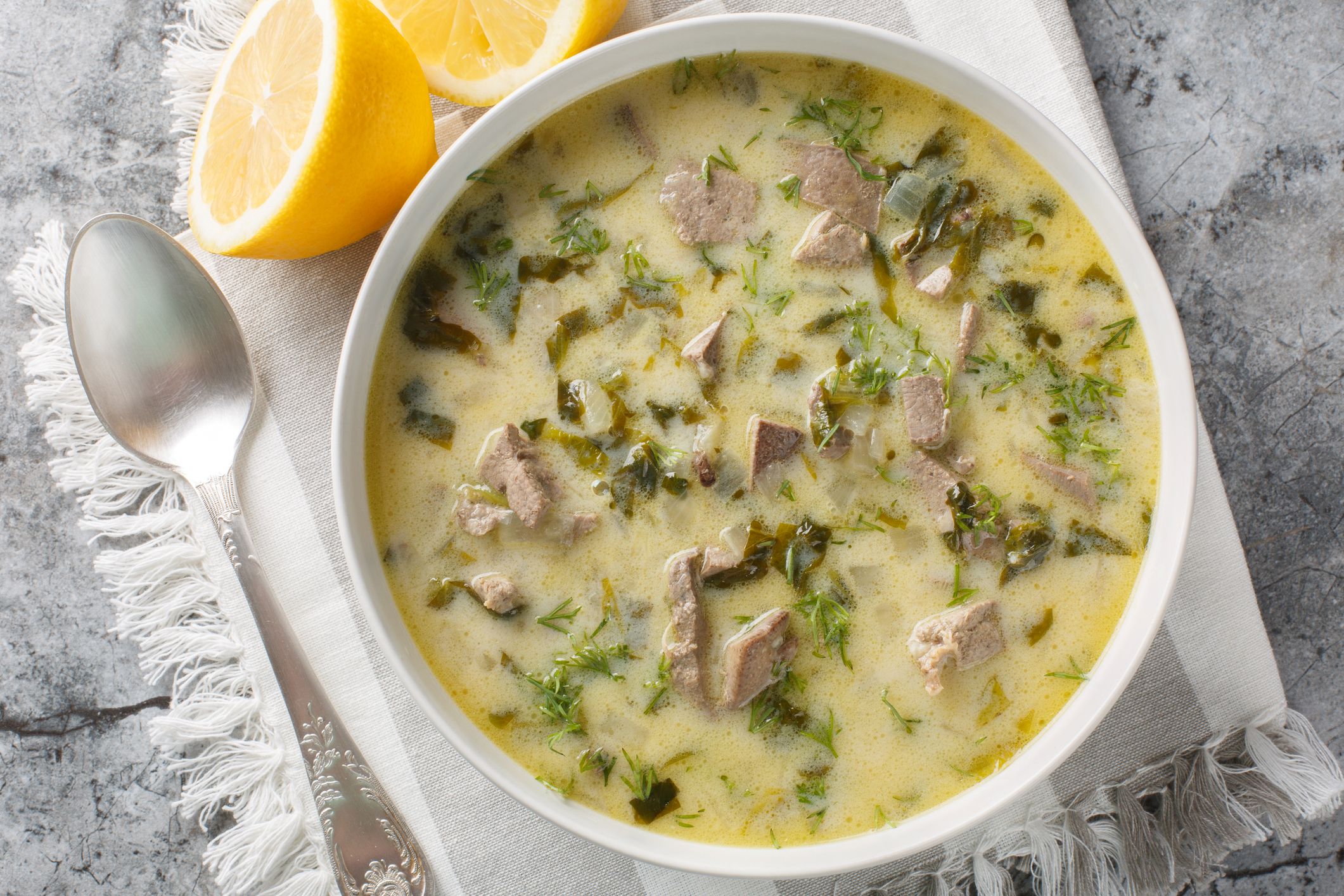 Báránybelsőségekből készült leves, azaz a görög magiritsa.