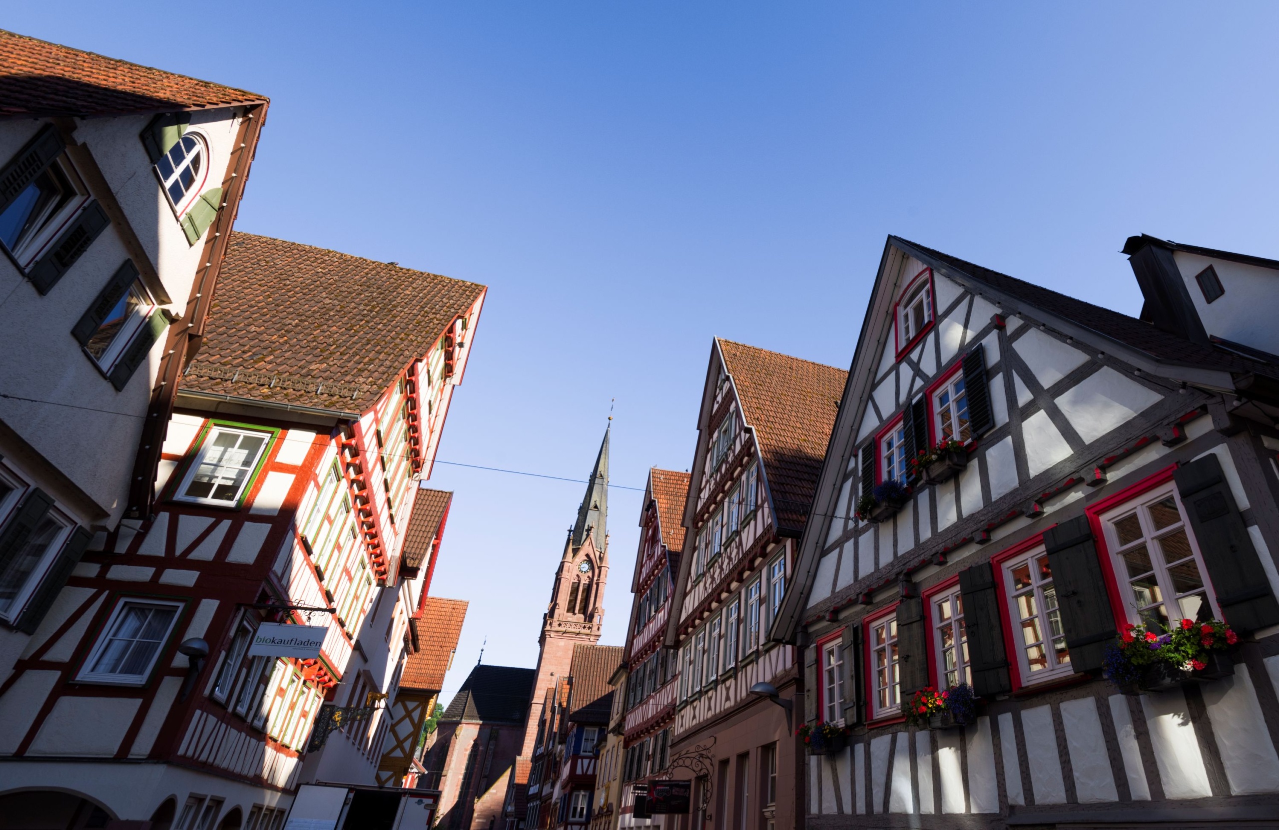 Hagyományos favázas házak.