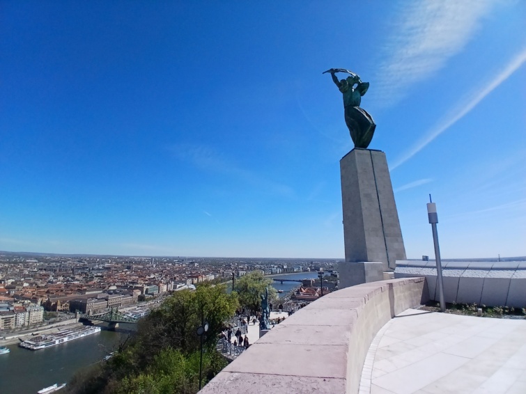 A Szabadság-szobor a Citadellából.