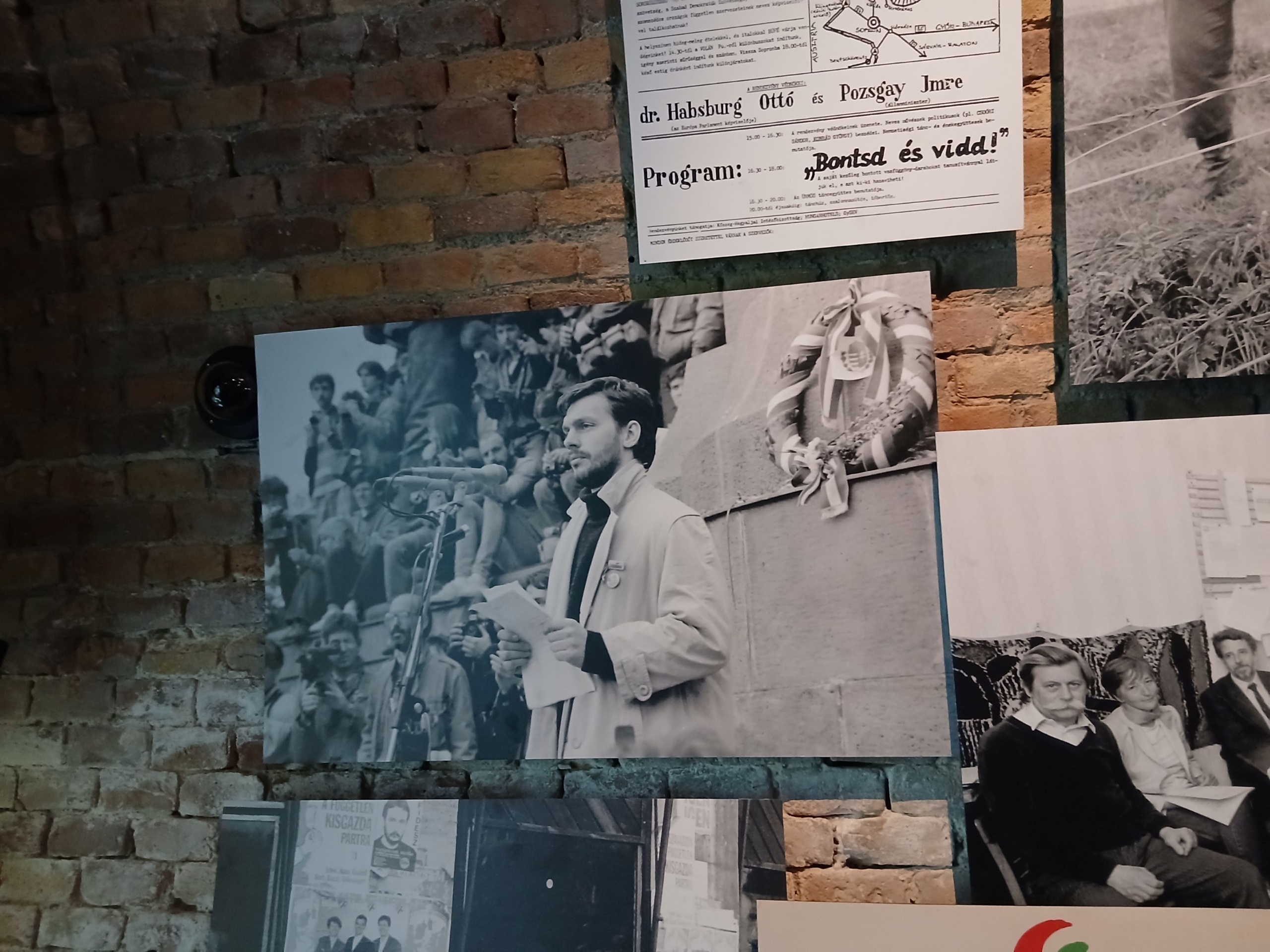 Fotó Orbán Viktorról a Citadella kiállításán.