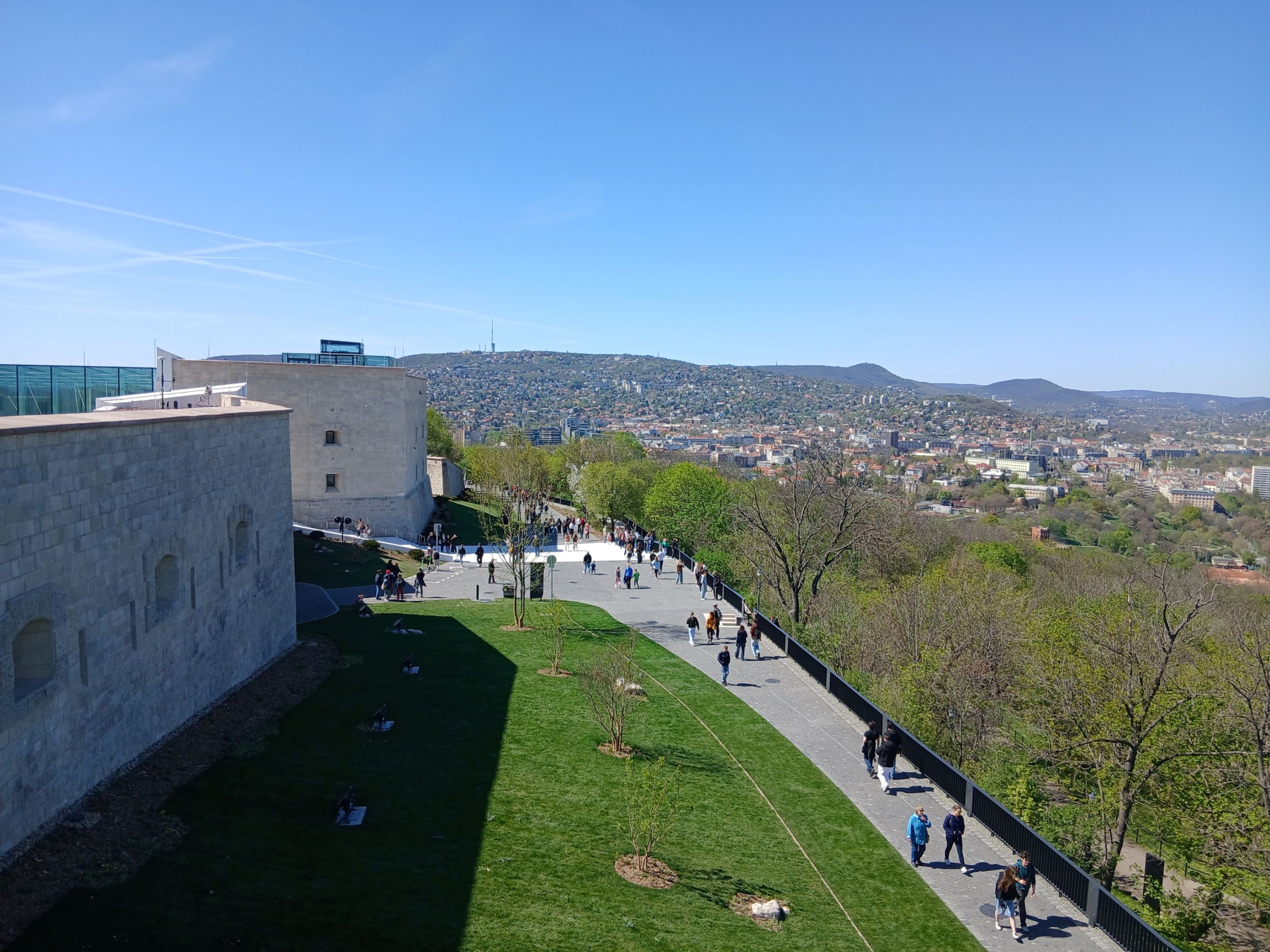 A Citadella melletti út.