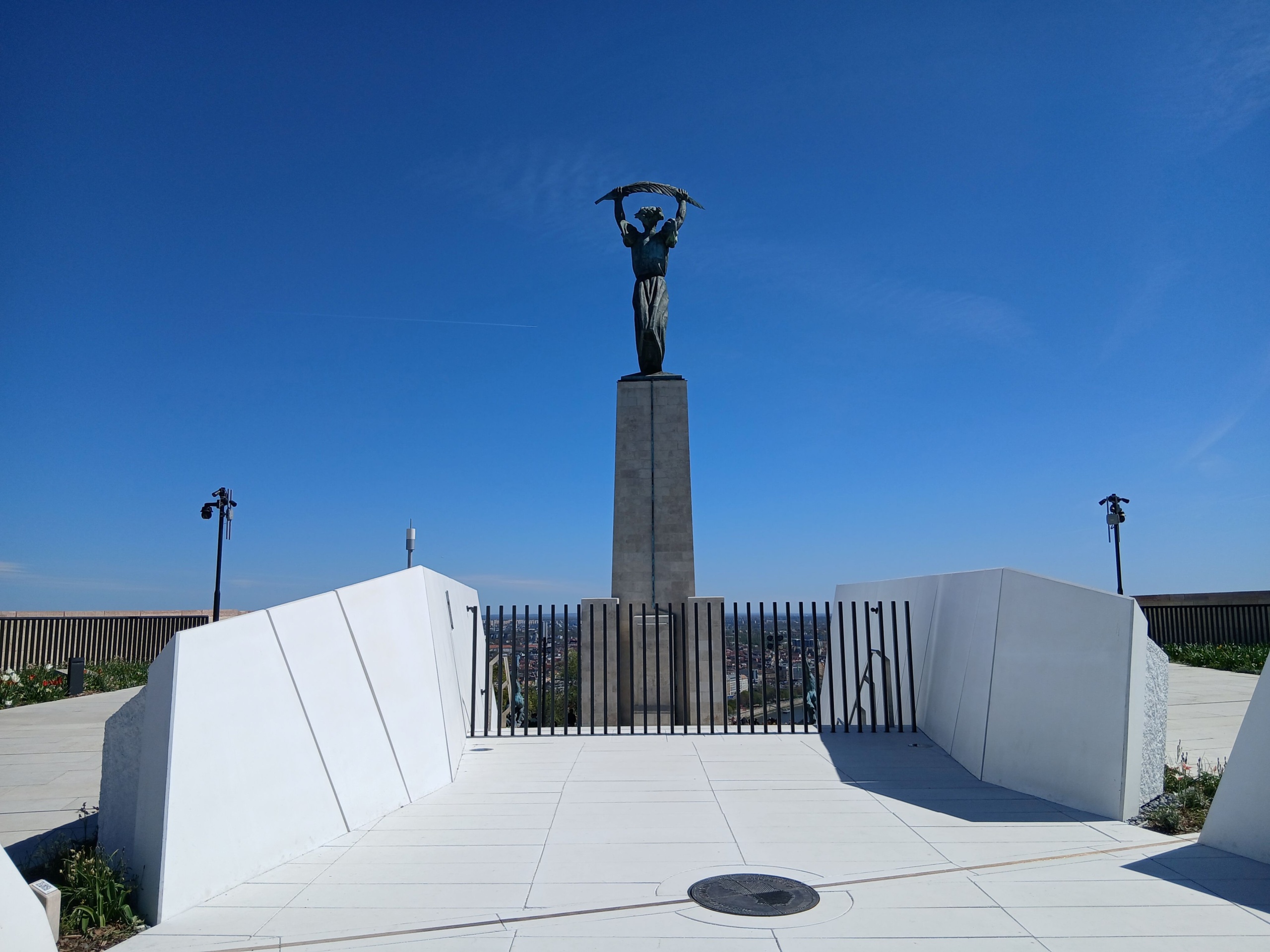 A Szabadság-szobor a Citadellából.