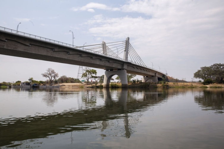 A Kazungula híd afrikában, mely négy állam határán található