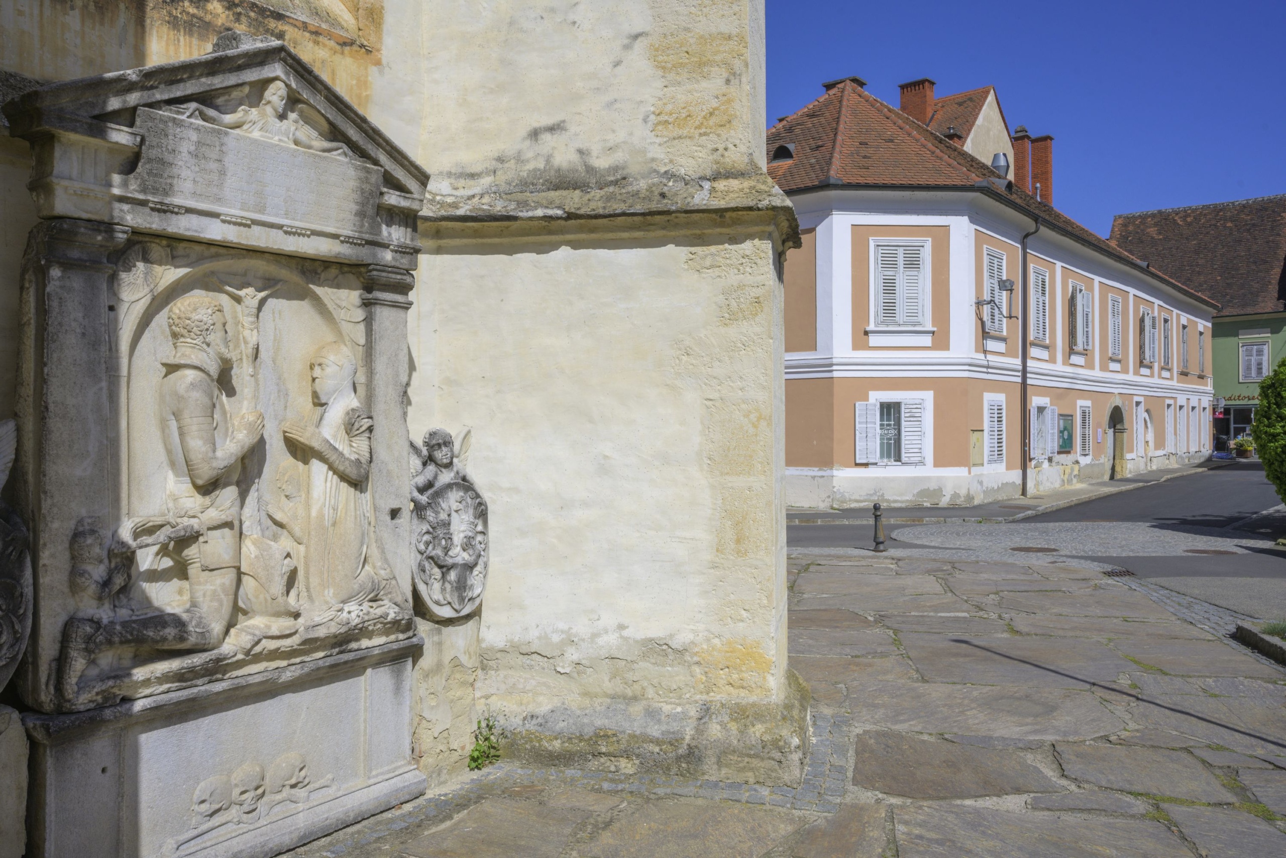 Régi épület szobrai.