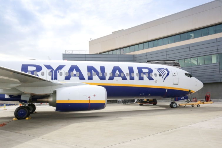 A Ryanair légitársaság egyik repülőgépe.