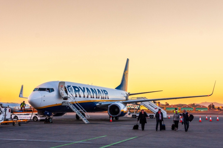 Ryanair gépről leszálló utasok