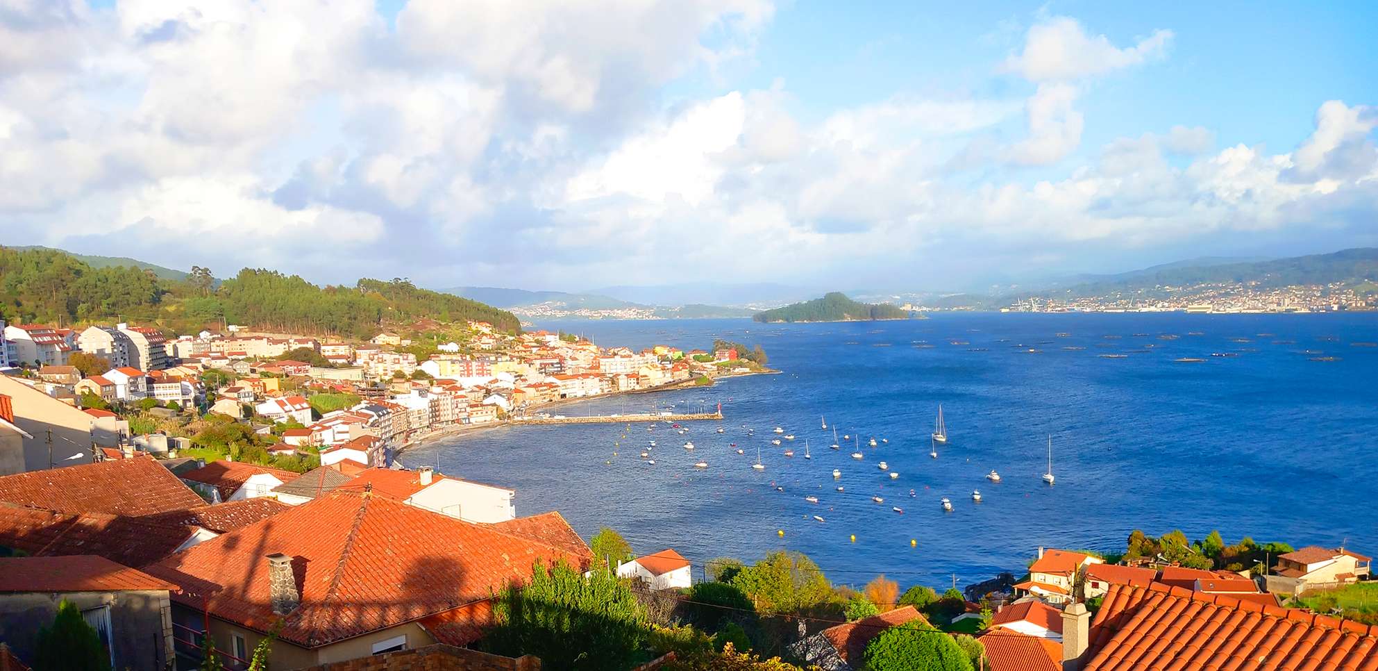 Tengerparti panoráma a magasból