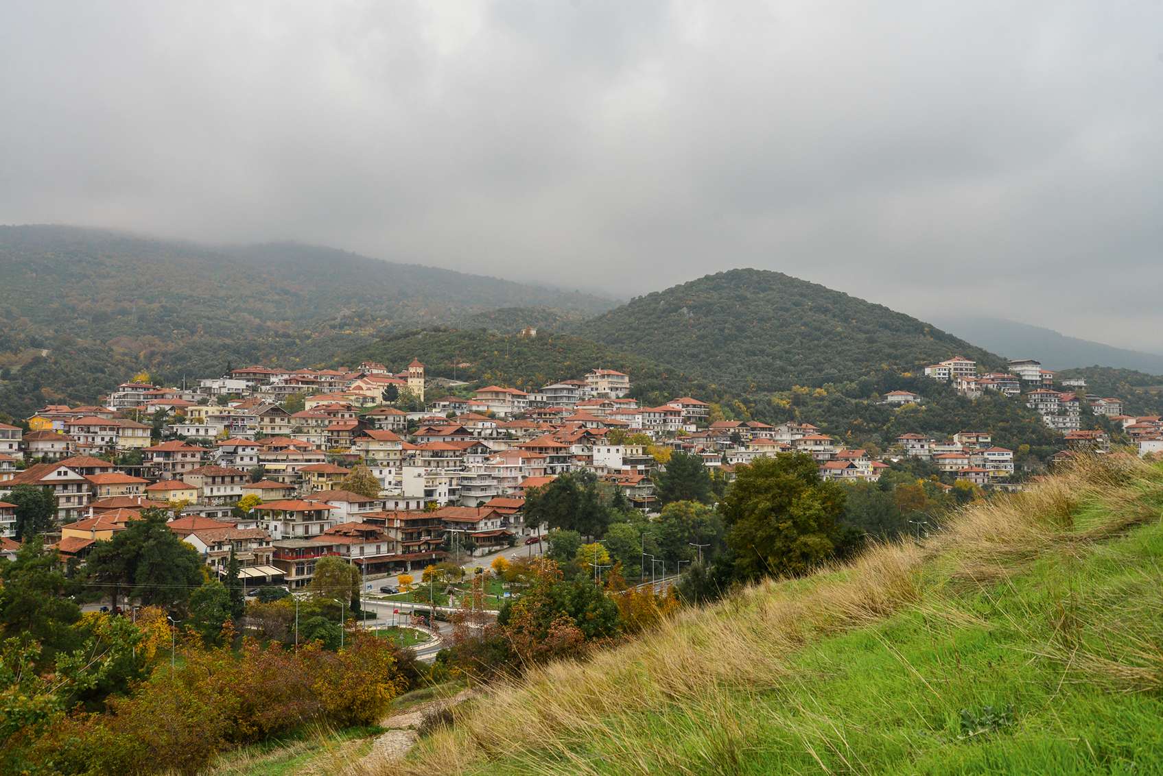 apró hegyi falu