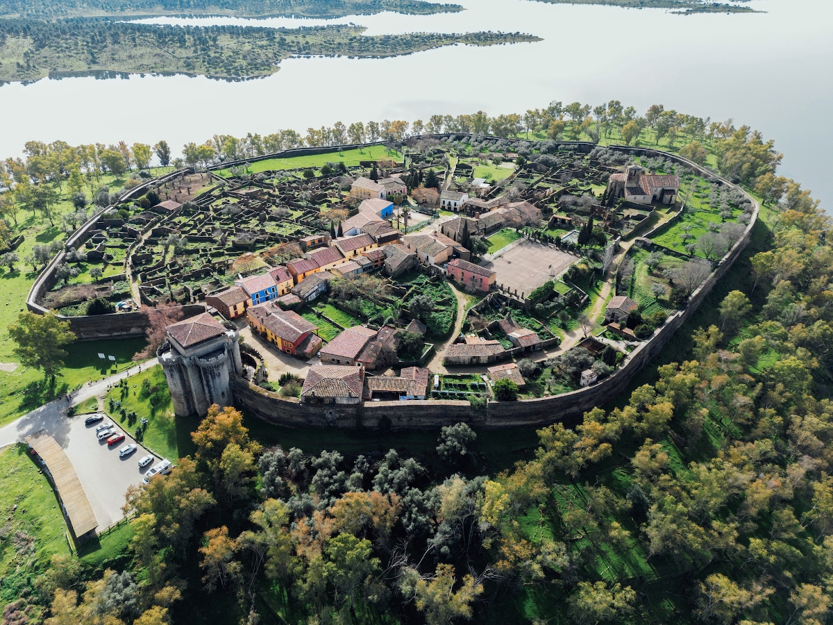 Aerial view of Granadilla fortified village surrounded by reservoir - Startlap Utazás