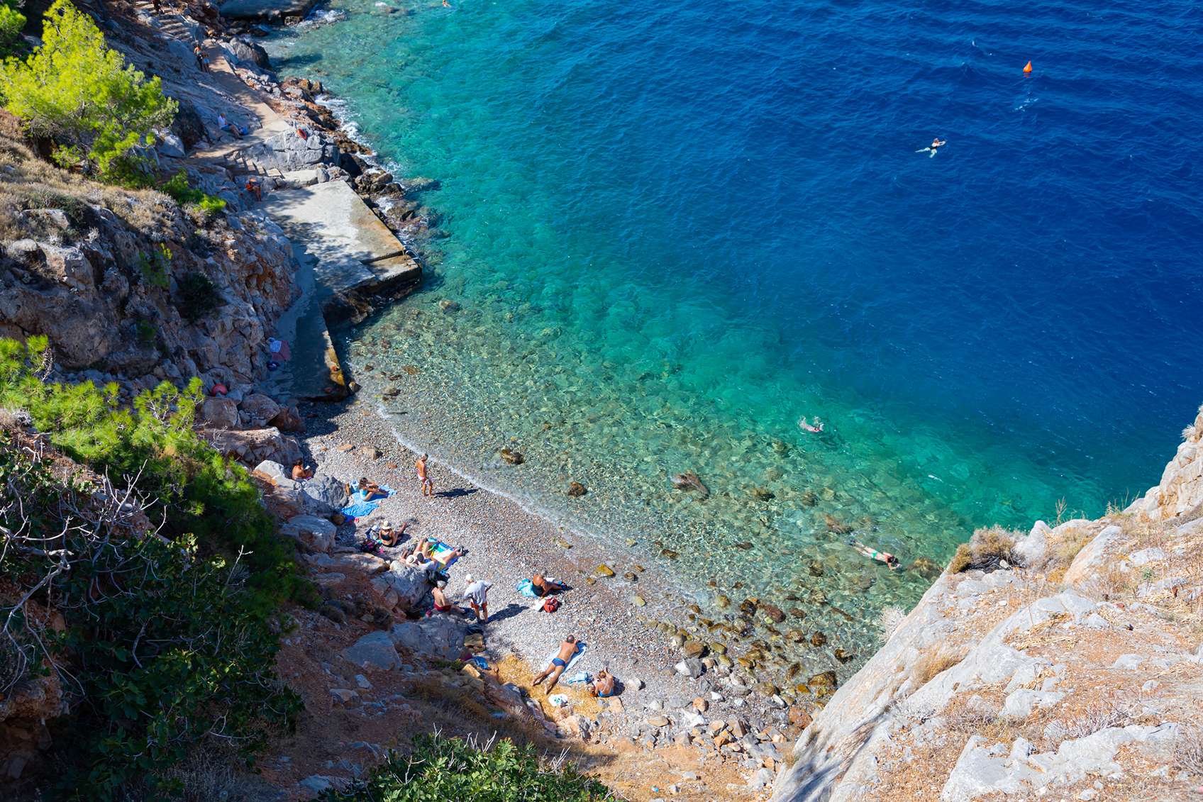 sziklás strand felülről