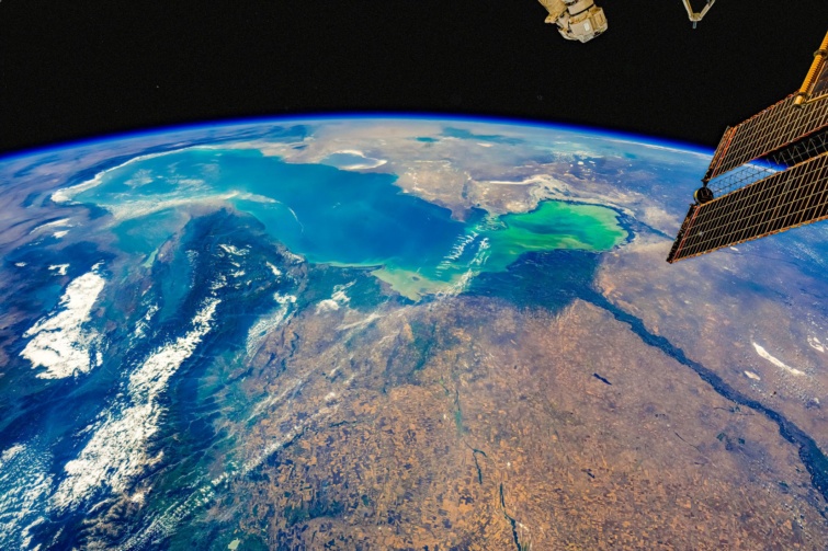 kaszpi-tenger - Startlap Utazás A világ legnagyobb tava a NASA digitálisan javított képén.