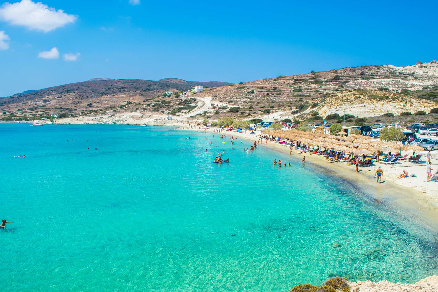 kristálytiszat vízű strand a magasból