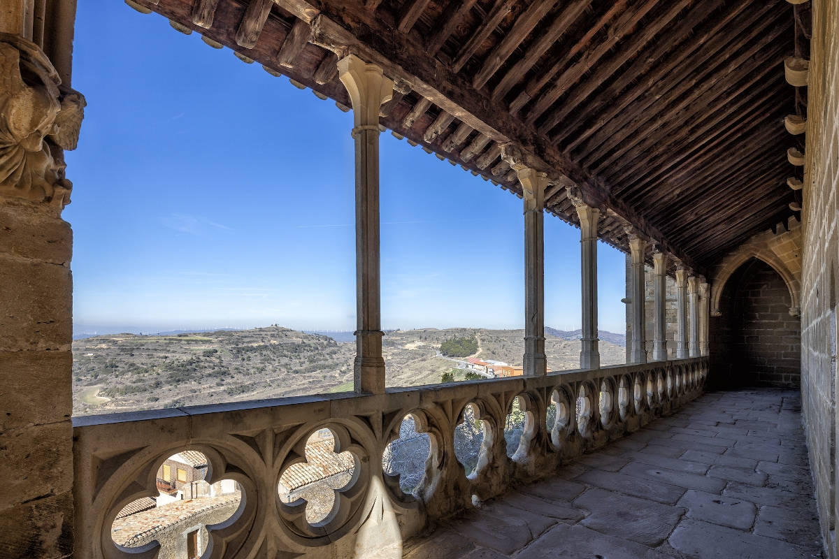 Hatalmas teraszról nyílik páratlan panoráma egy fennsík irányába