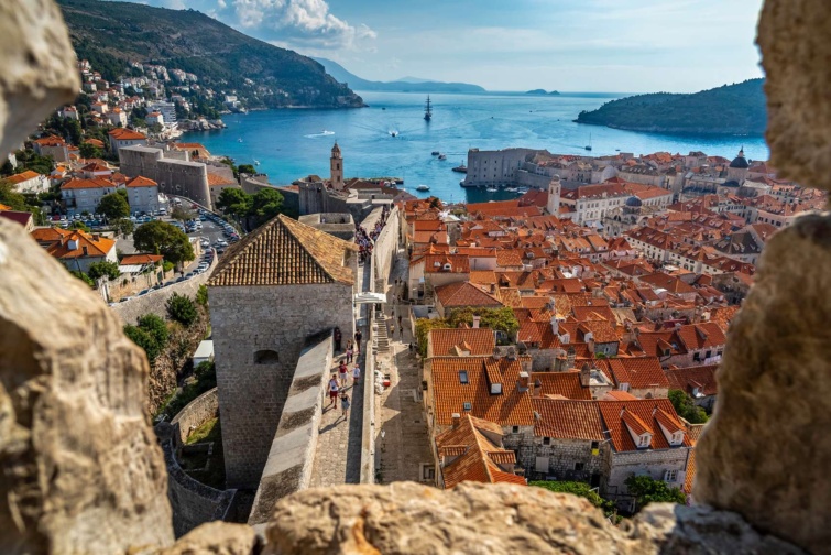 dubrovnik horvatorszag_11zon - Startlap Utazás várból látkép mediterrán városra háttérben tengerrel