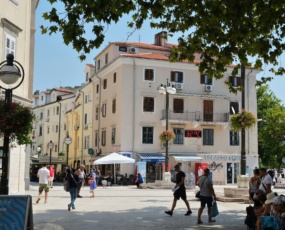 képcím