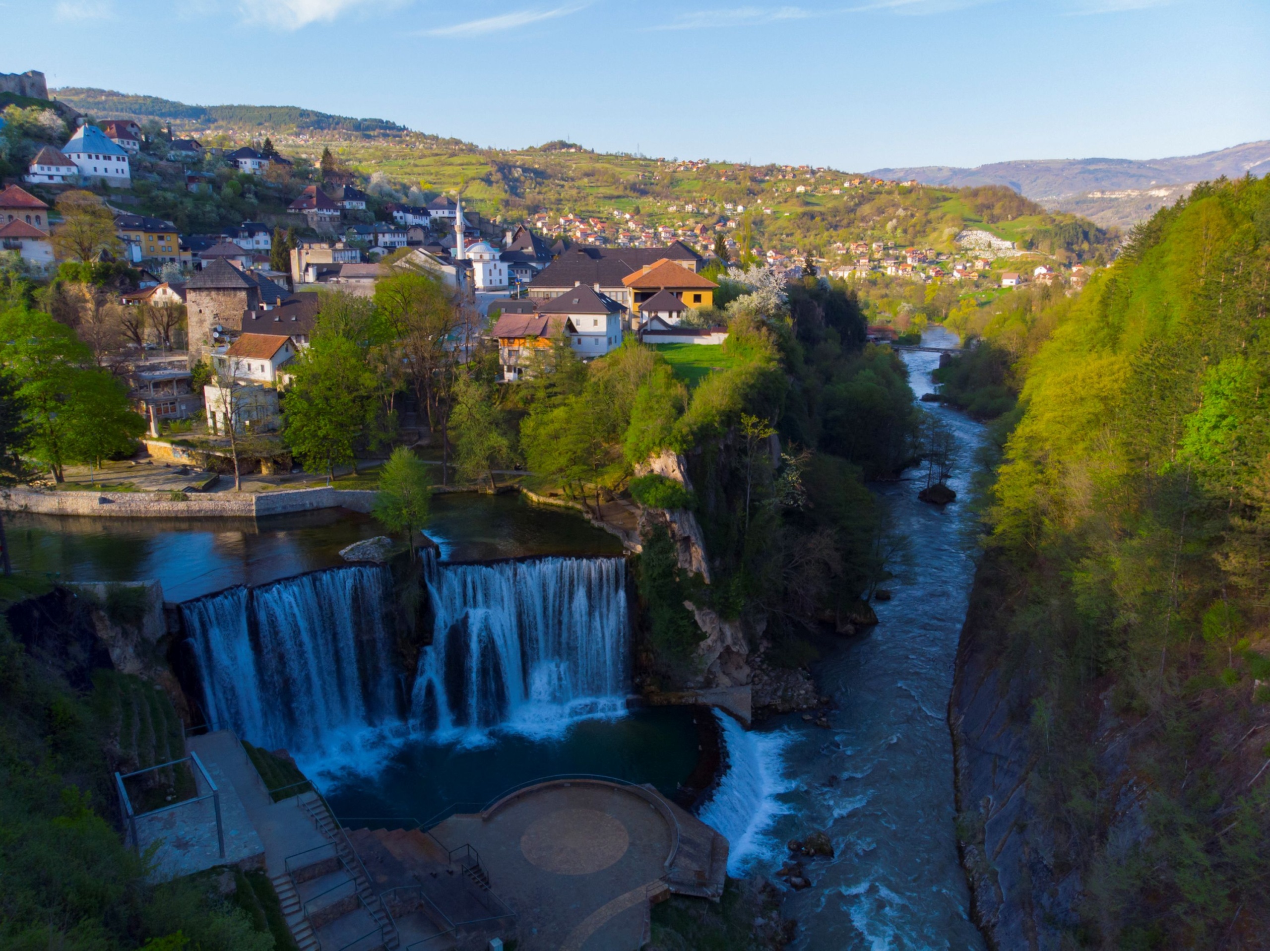 22 méteres zuhatag Jajce városában