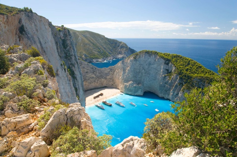 navagio gorogorszag_11zon - Startlap Utazás öböl sziklák között a magasból