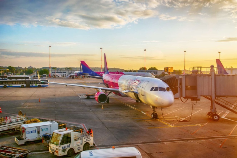 wizzair 4_11zon - Startlap Utazás wizzair repülőgép a kifutón