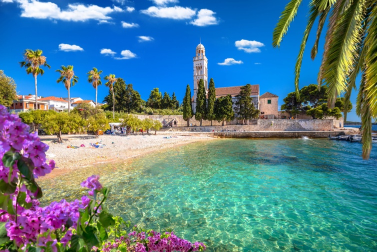 hvar - Startlap Utazás Ferences kolostor és türkizkék strand a Hvar-szigeten, a dalmát szigetvilágban (Horvátország)