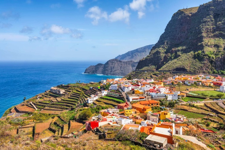 la gomera kanari_11zon - Startlap Utazás tengerparti település színes házakkal a magasból