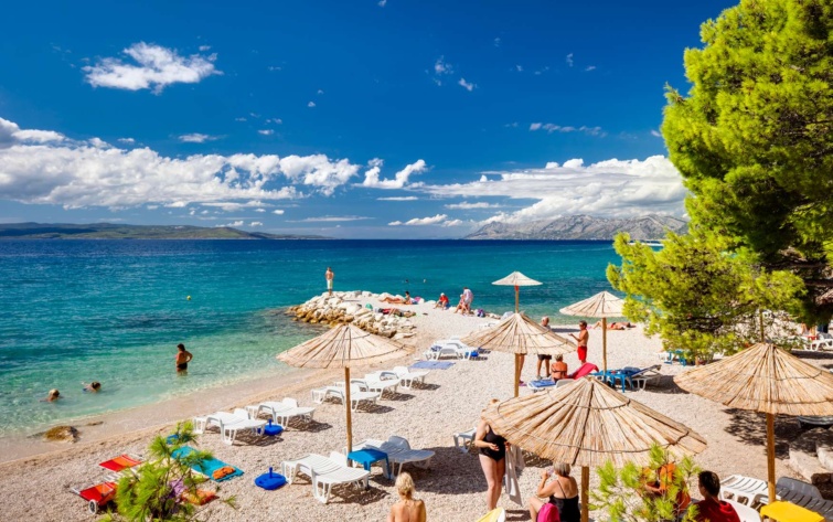 makarska horvatorszag_11zon - Startlap Utazás tengerpart nyugágyakkal és napernyőkkel