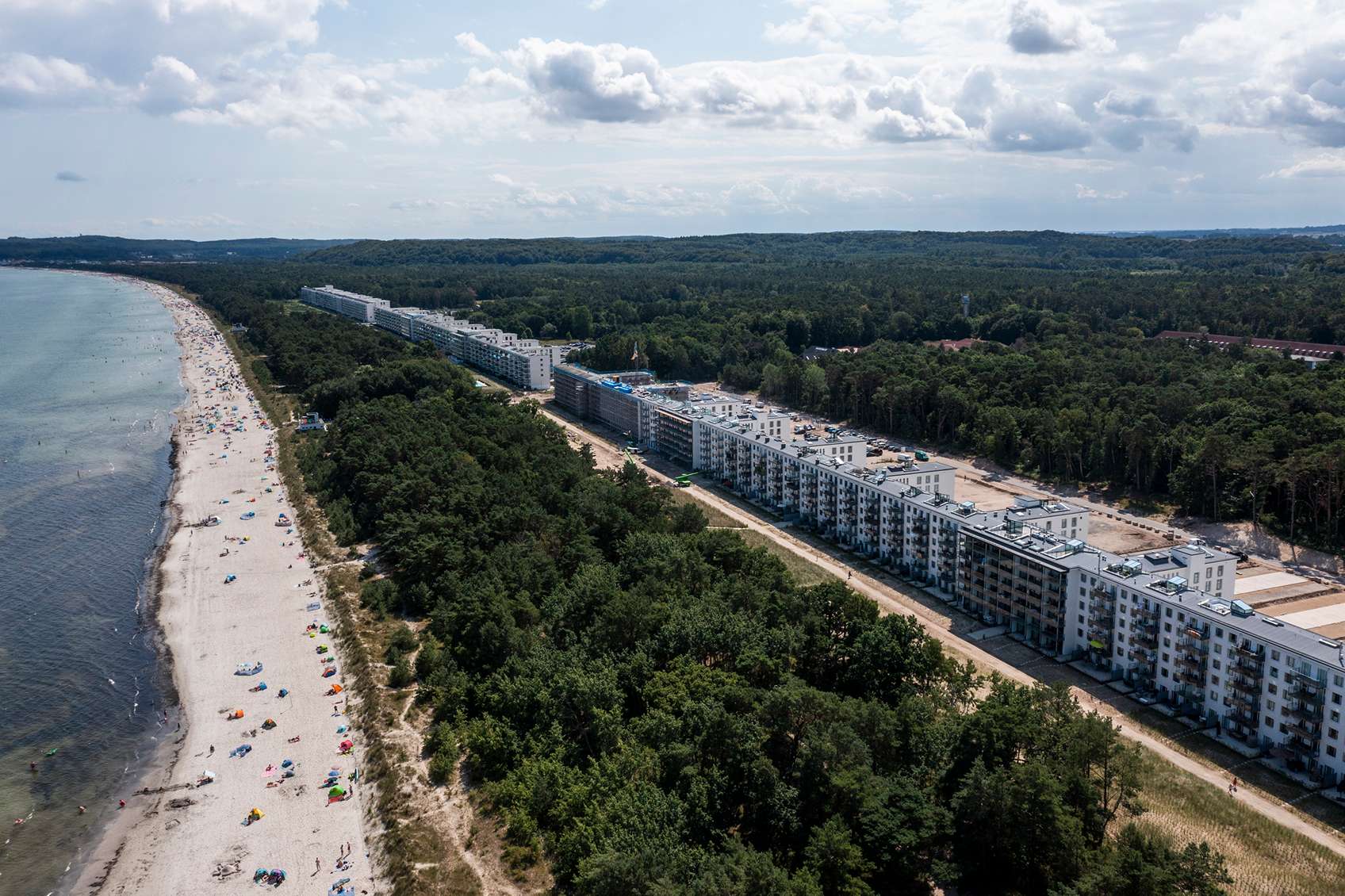 tengerparti üdülőközpont a magasból