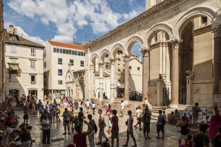 Split nyáron turistákkal tömve