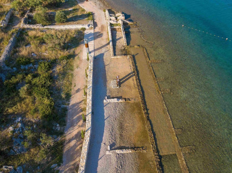 strand okor_11zon - Startlap Utazás strand ókori romokkal felülről