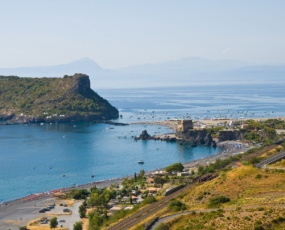 képcím