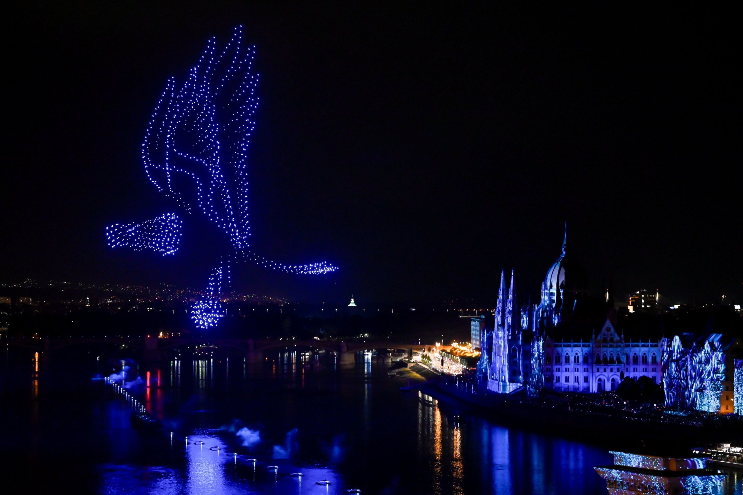 Drónshow az államalapítás és Szent István király ünnepén Budapesten 2026. augusztus 20-án.