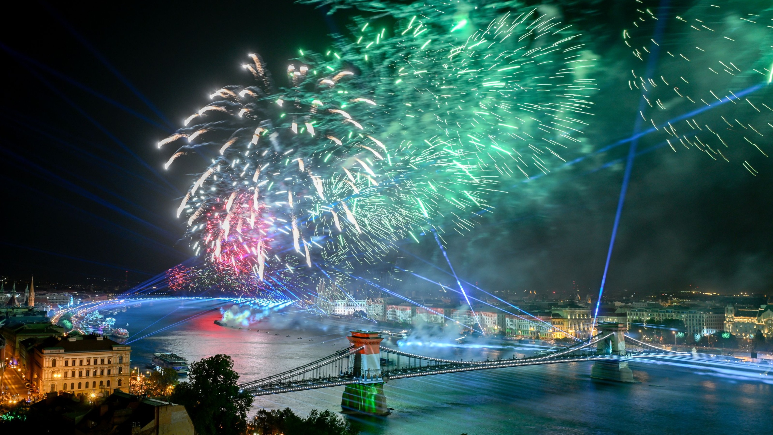 Tűzijáték az államalapítás és Szent István király ünnepén Budapesten 2026. augusztus 20-án.