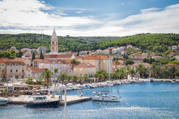 brac - Startlap Utazás mediterrán tengerparti település kikötővel