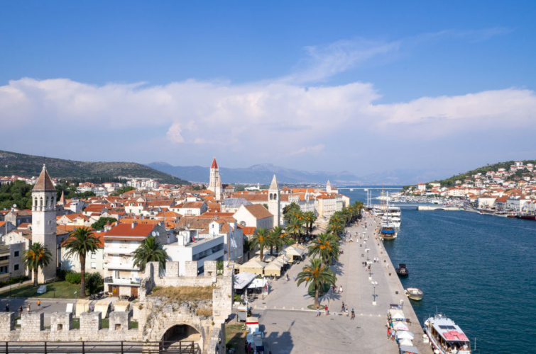 Trogir drágulás - Startlap Utazás Trogir látképe nyáron a magasból