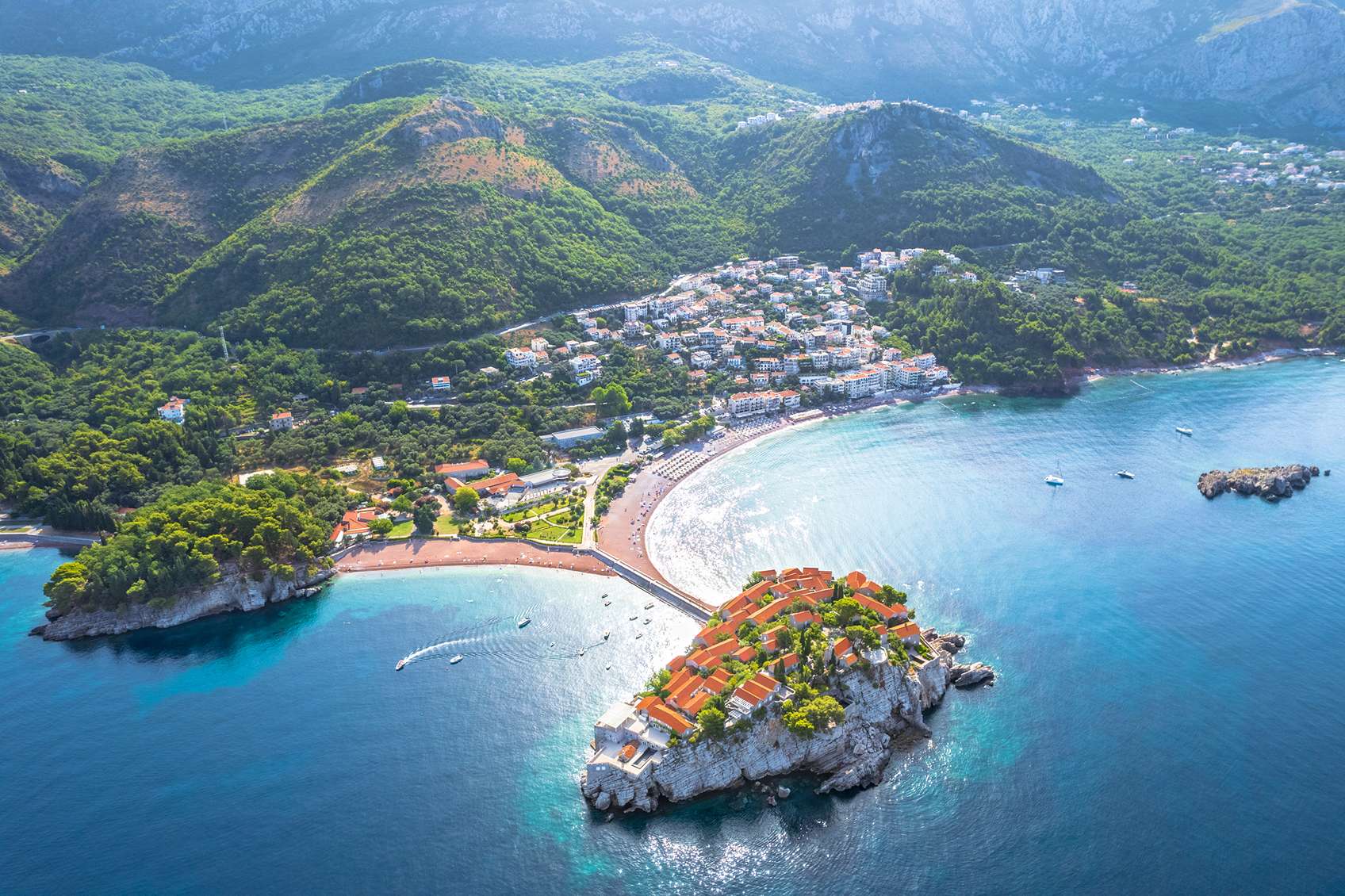 budva 5_11zon - Startlap Utazás apró sziget tengerrel a magasból