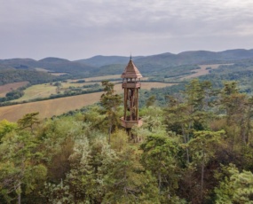 képcím