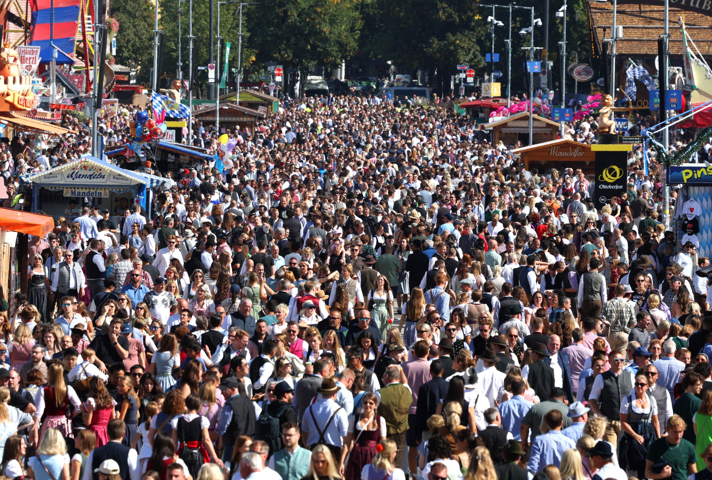 Megnyílt a müncheni Oktoberfest sörfesztivál