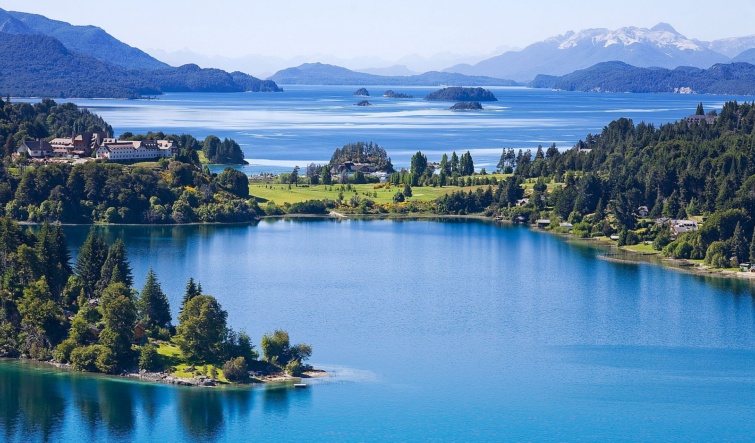 Overhead view of San Carlos de Bariloche Argentina - Startlap Utazás Táj gefyekkel, erdőkkel, tavakkal.