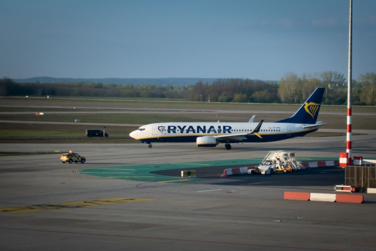 A Ryanair egyik járata a budapesti repülőtéren.