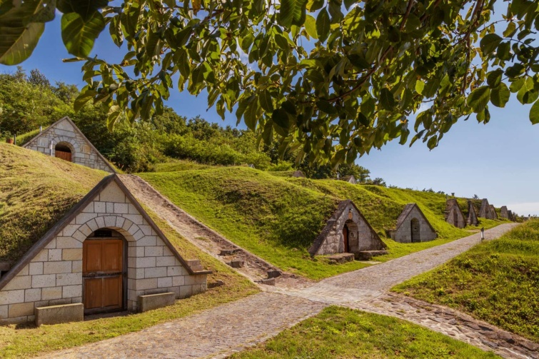 tokaj hegyalja 2_11zon - Startlap Utazás pincék a domboldalban